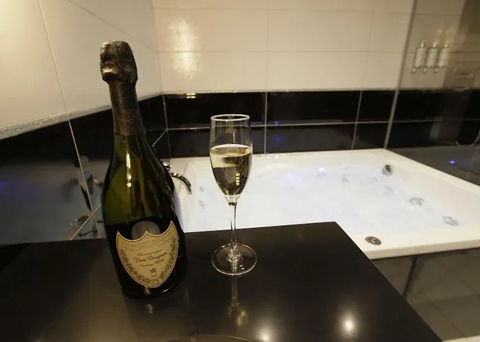 Aparthotel La Parenthese Envoutee 4*